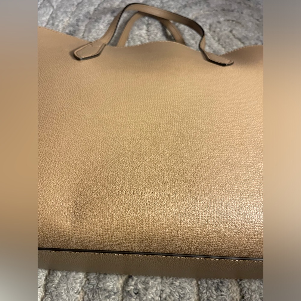Burberry Medium Reversible Leather Tote - Mid Camel, Haymarket Check - Picture 7 of 16